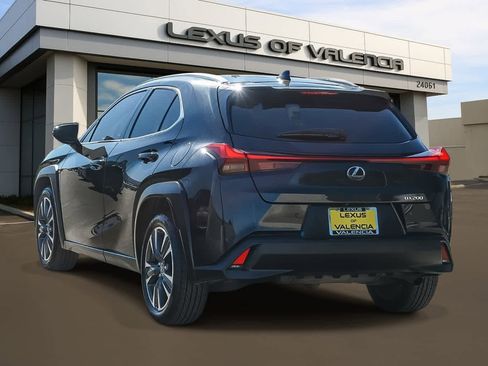 Used 2022 Lexus UX 200 image 2
