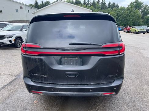 Used 2021 Chrysler Pacifica Touring-L w/ S Appearance Package AWD/4WD image 2