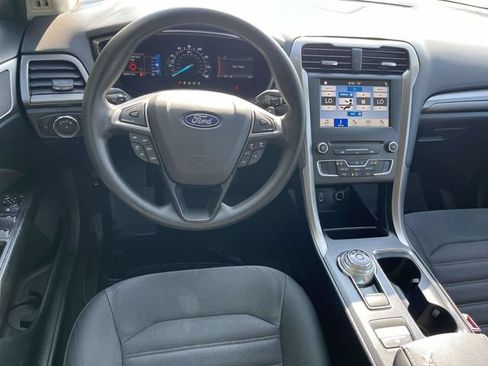 Used 2018 Ford Fusion SE w/ Fusion SE Technology Package FWD image 17