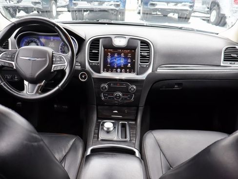 Used 2016 Chrysler 300 Limited image 5