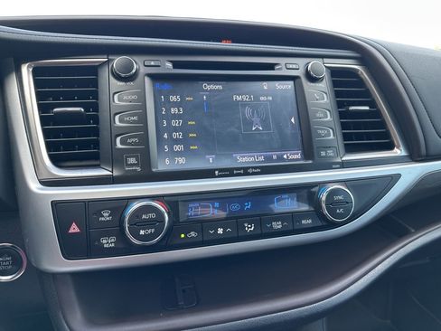 Used 2019 Toyota Highlander Limited image 9