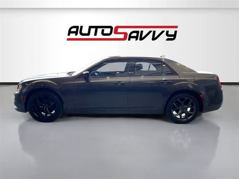 Used 2022 Chrysler 300 Touring w/ Sport Appearance Package image 4