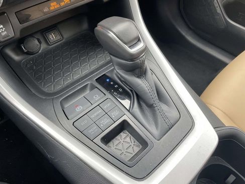 Used 2025 Toyota RAV4 XLE Premium image 44