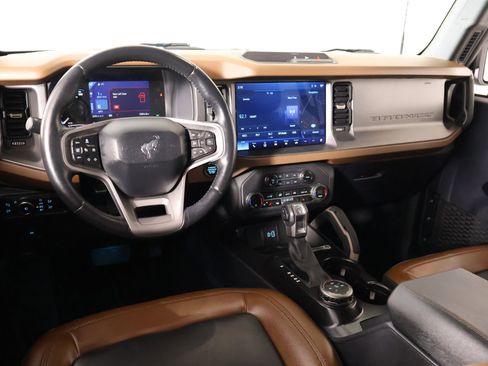 Used 2024 Ford Bronco Outer Banks AWD/4WD image 2