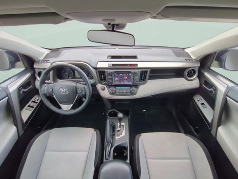Used 2018 Toyota RAV4 XLE FWD image 11