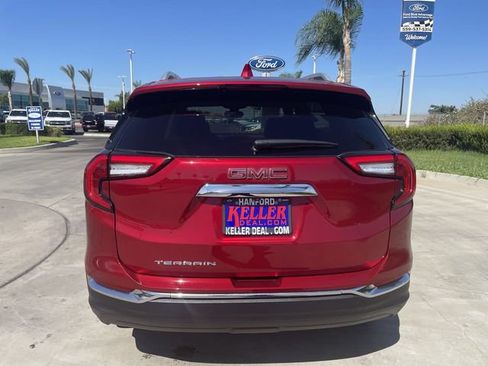 Used 2022 GMC Terrain SLT w/ Infotainment Package II FWD image 7