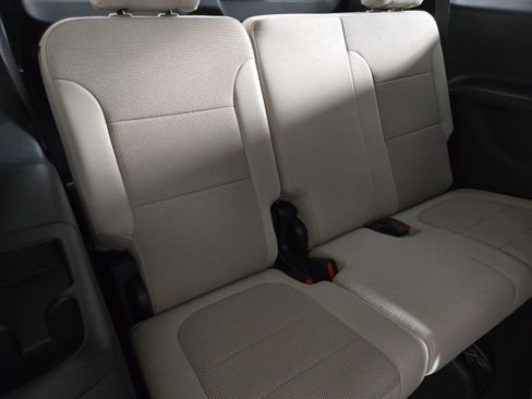 Used 2023 Chevrolet Traverse LS w/ Safety Package image 18