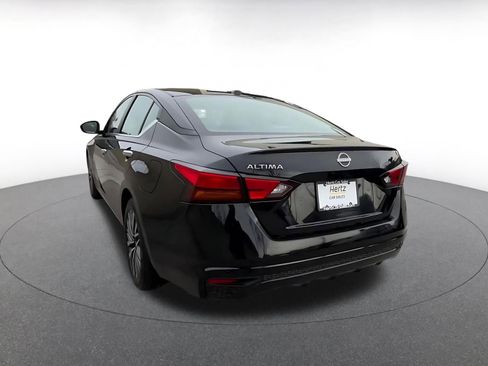 Used 2025 Nissan Altima 2.5 SV image 11