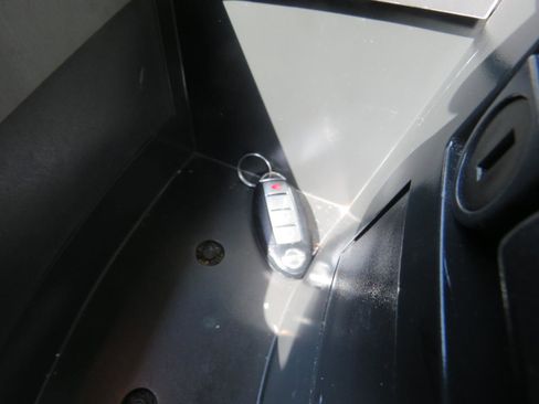 Used 2011 Nissan Armada Platinum image 15