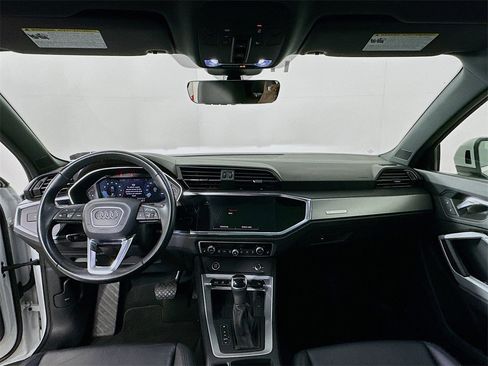 Used 2024 Audi Q3 2.0T Premium image 3