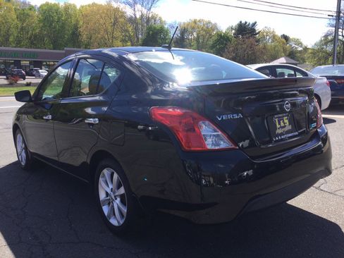 Used 2015 Nissan Versa w/ SL Tech Package FWD image 11