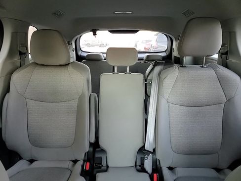 Used 2022 Toyota Sienna LE image 21