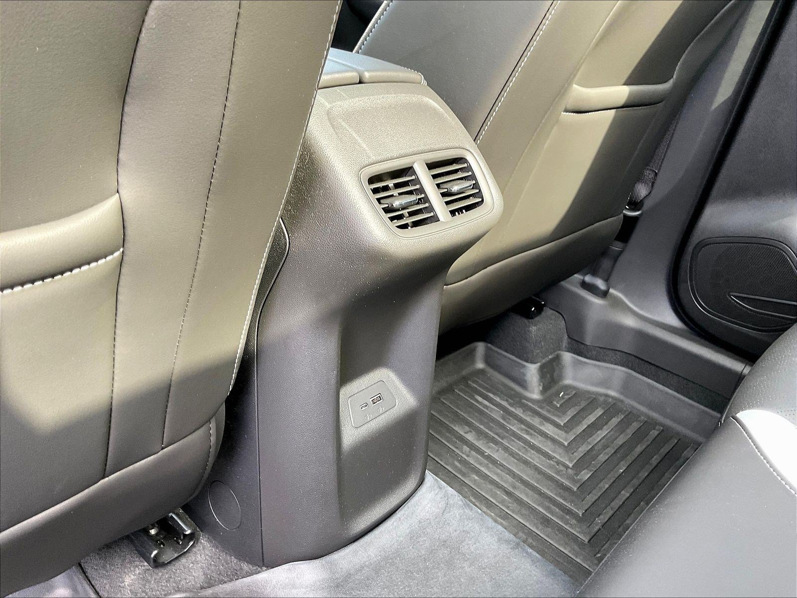 Used 2024 Buick Envision Sport Touring AWD/4WD image 10