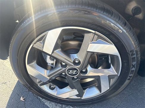 Used 2024 Hyundai Venue SEL image 14