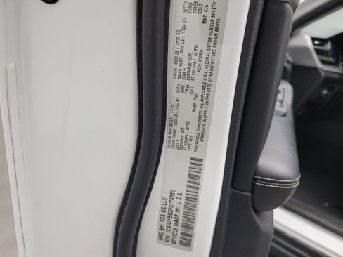 Used 2023 Jeep Grand Cherokee 4WD 4xe image 33