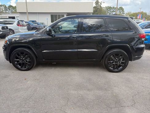Used 2022 Jeep Grand Cherokee Laredo X image 5