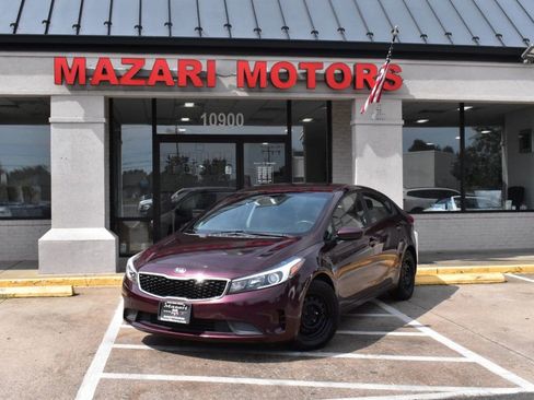 Used 2018 Kia Forte LX image 2