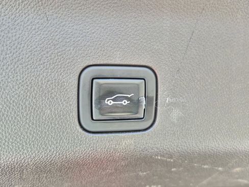 Used 2023 GMC Yukon XL Denali AWD/4WD image 12