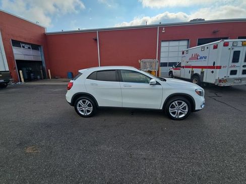 Used 2019 Mercedes-Benz GLA 250 4MATIC image 11