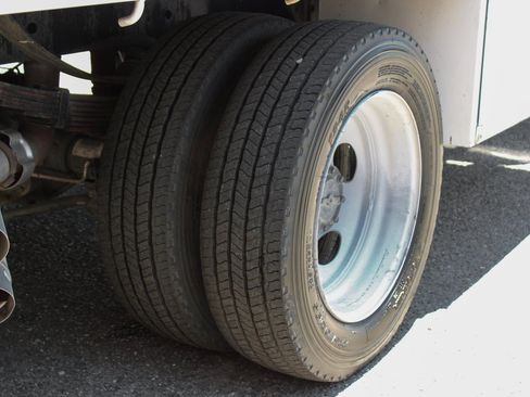 Used 2017 Ford F450 XL w/ Power Equipment Group image 42