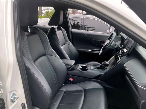 Used 2021 Toyota Venza Limited image 8