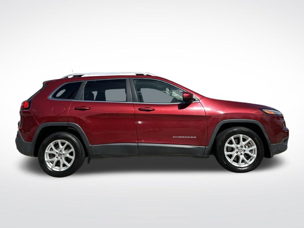 Used 2017 Jeep Cherokee Latitude FWD image 3