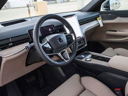 New 2025 Volvo EX90 Plus image 8