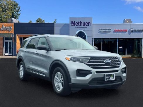 Used 2023 Ford Explorer XLT AWD/4WD image 1