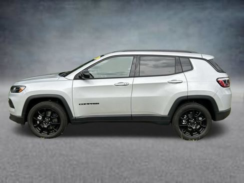 Used 2026 Jeep Compass Latitude AWD/4WD image 8
