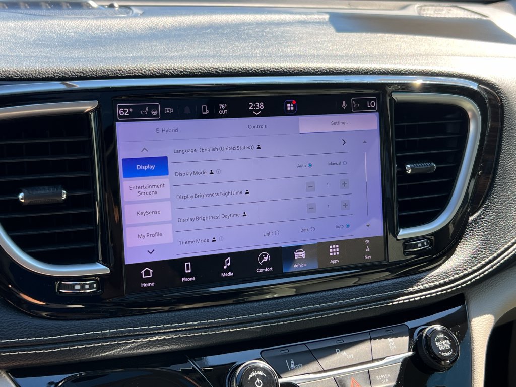 Used 2021 Chrysler Pacifica Limited w/ Uconnect Theater Family Group FWD image 46