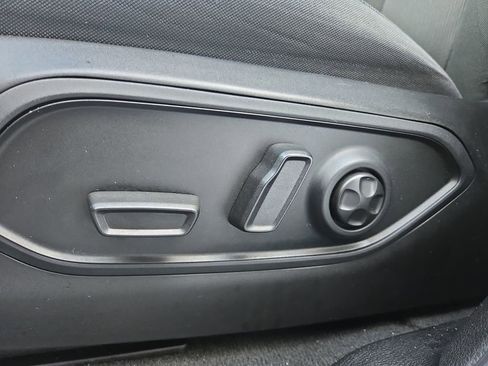 Used 2023 Jeep Grand Cherokee L Laredo image 13