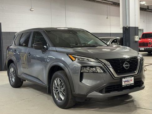 Used 2023 Nissan Rogue S AWD/4WD image 2
