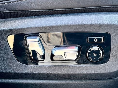 Used 2024 BMW X7 xDrive40i w/ Premium Package image 45