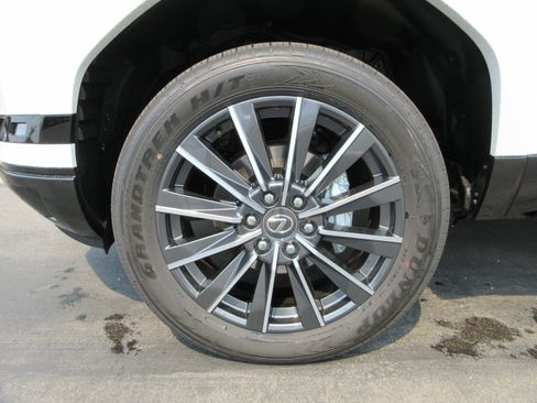 Used 2026 Lexus GX 550 w/ Accessory Package (2T) AWD/4WD image 19