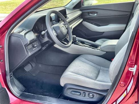 Used 2023 Honda Accord EX image 3