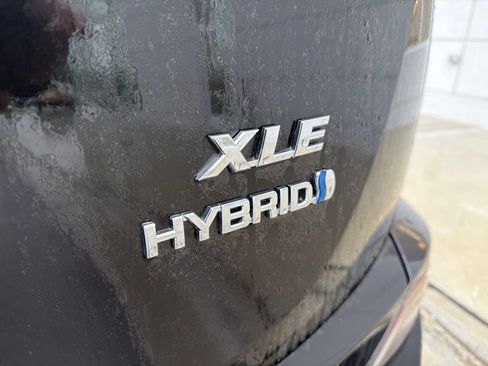 Used 2017 Toyota RAV4 XLE w/ Convenience Package AWD/4WD image 4