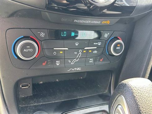 Used 2018 Ford Focus SEL w/ Cold Weather Package FWD image 20