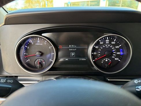 Used 2024 Kia Carnival LX FWD image 32