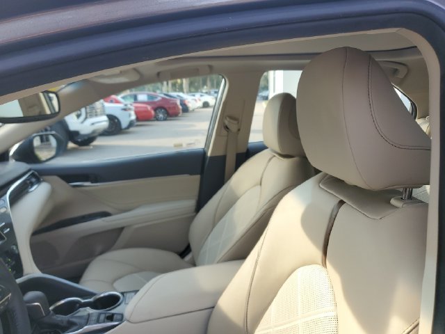 Used 2018 Toyota Camry XLE FWD image 21