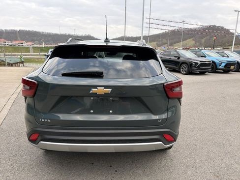 Used 2025 Chevrolet Trax LT FWD image 5