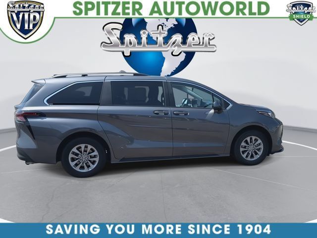 Used 2025 Toyota Sienna LE AWD/4WD image 10