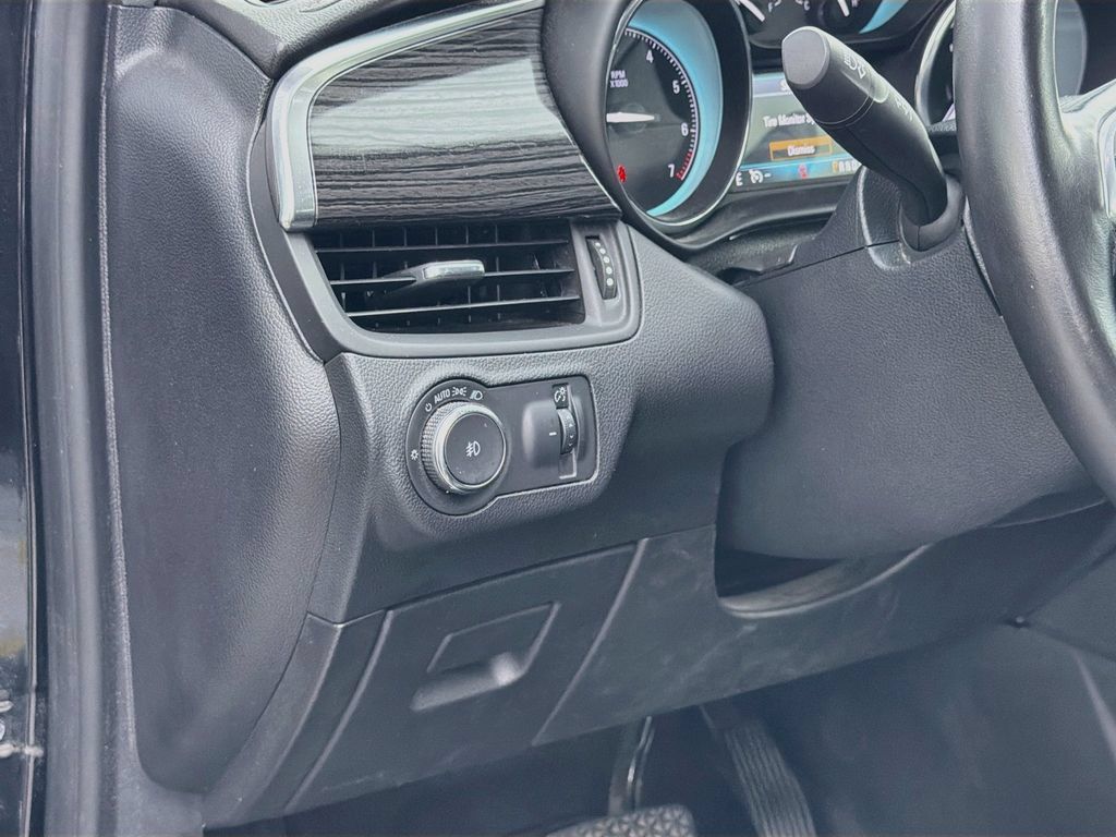 Used 2017 Buick Envision Essence FWD image 10
