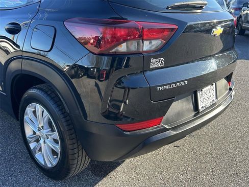 Used 2023 Chevrolet TrailBlazer LS image 12