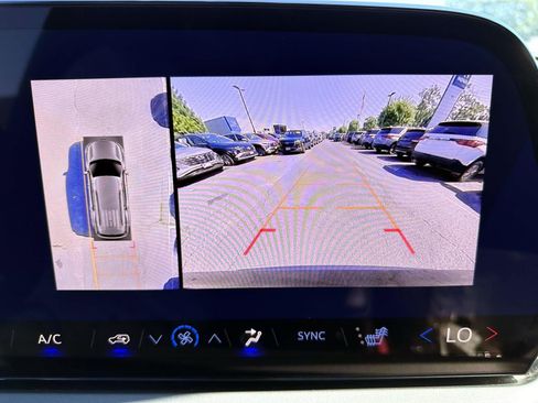Used 2024 Chevrolet Traverse LT AWD/4WD image 22