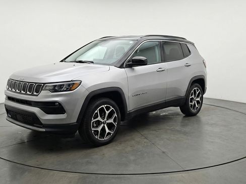 Used 2025 Jeep Compass Limited image 3
