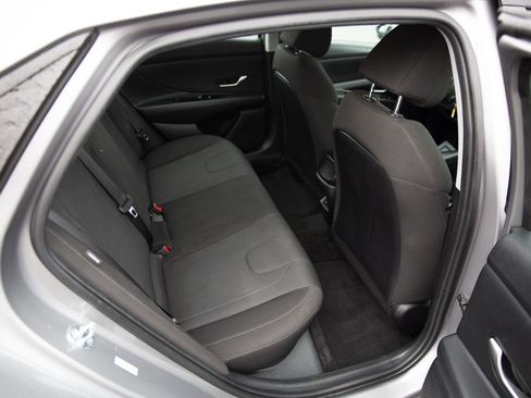 Used 2025 Hyundai Elantra SE image 21