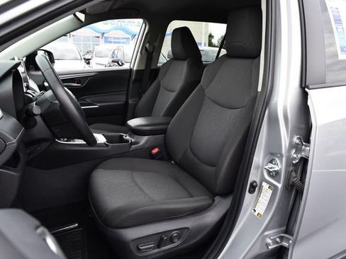 Used 2025 Toyota RAV4 XLE w/ Weather Package AWD/4WD image 18