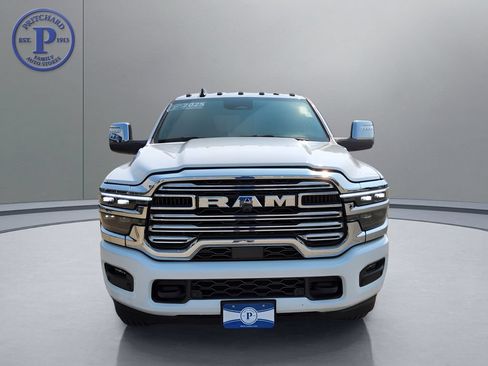 Used 2025 RAM 3500 Laramie AWD/4WD image 2