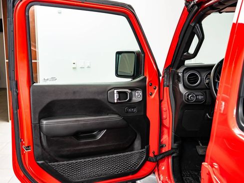 Used 2022 Jeep Wrangler Unlimited Sahara w/ LED Lighting Group AWD/4WD image 26