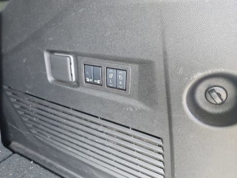 Used 2025 GMC Yukon Denali w/ Denali Reserve Package image 7